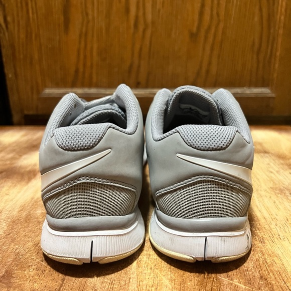 Mens size 7.5 grey nike free tennis shoes - Picture 6 of 6